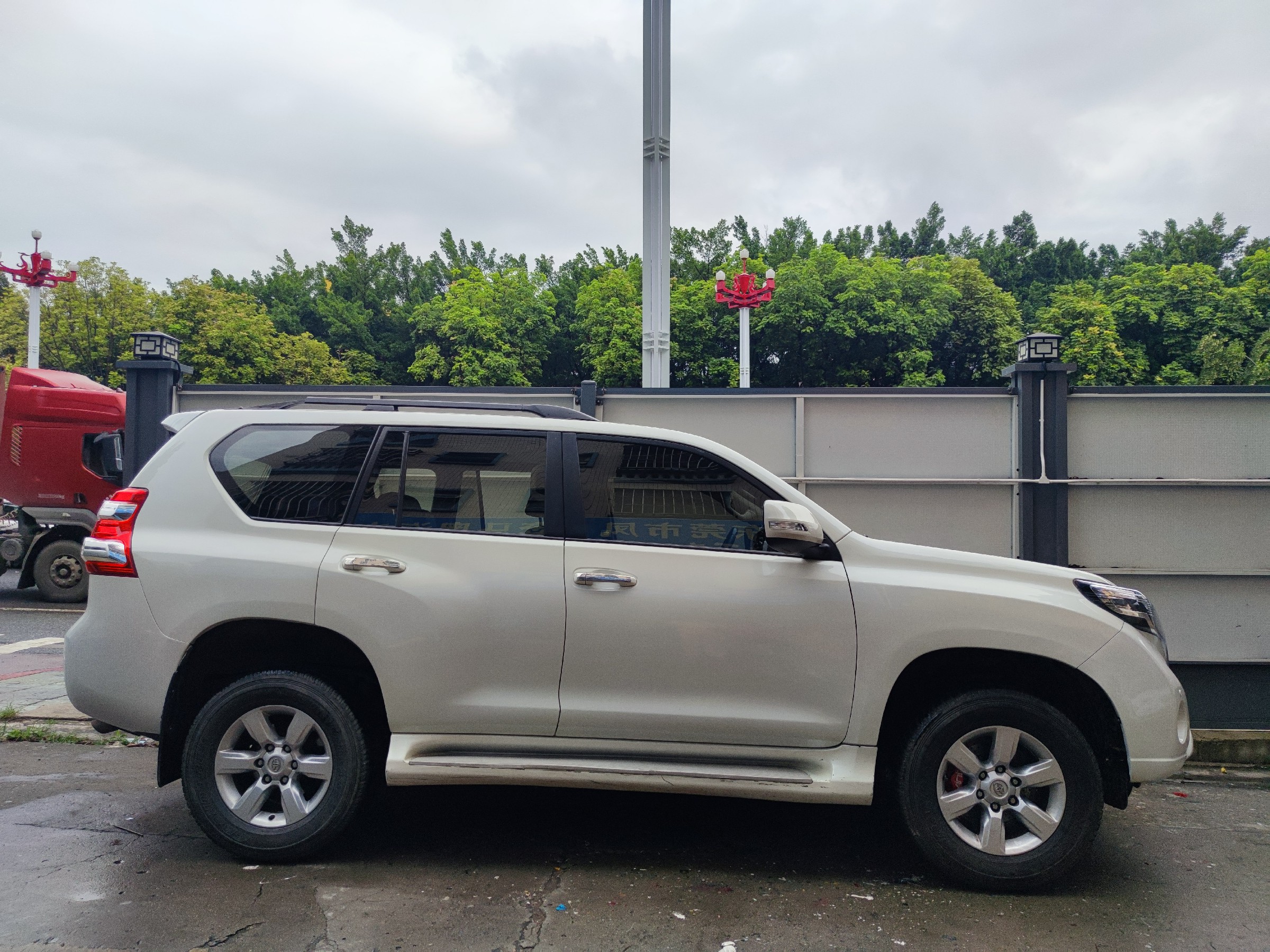 改裝日記丨一車(chē)傳三代！豐田普拉多 剎車(chē)改裝升級(jí)VINIC RT6 大六活塞套裝